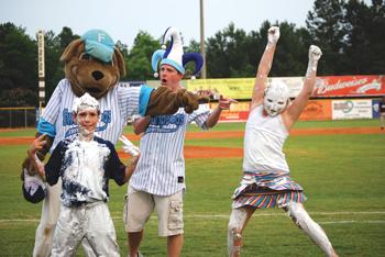 05-25-11-swampdogs-pie.jpg