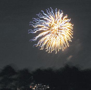 16Hope Mills fireworks 1 trey snipes