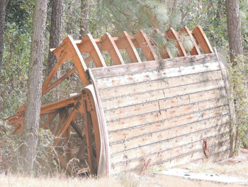 15 01 Old dam gates