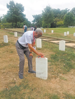 04 Ezra Merritt at Evers grave