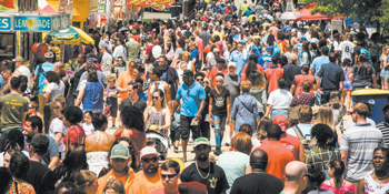 08 Dogwood Festival Crowd