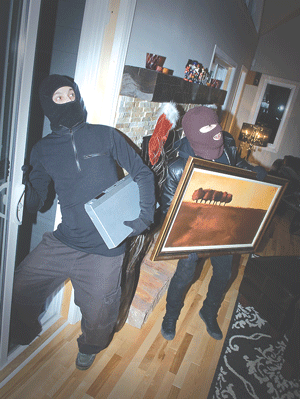 08-04-10-robbers.gif