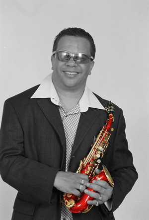 10-13-10-reggie-bnw-color-horn.gif