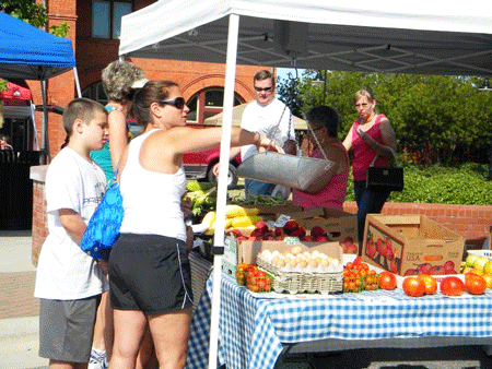 06-25-14-farmers-market.gif